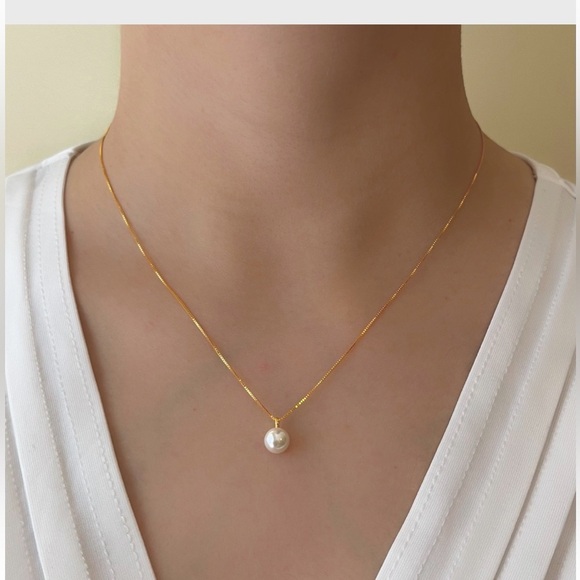 Sterling Silver Minimalist Dainty Pearl Necklace - Picture 3 of 5